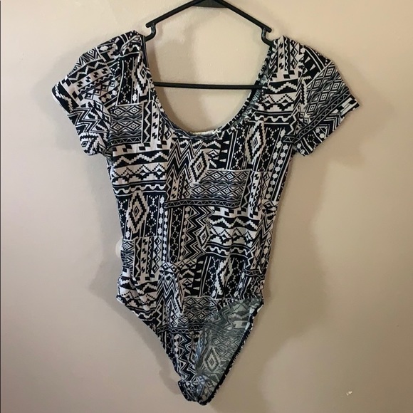 Tops - 💕Aztec scoop neck body suit💕